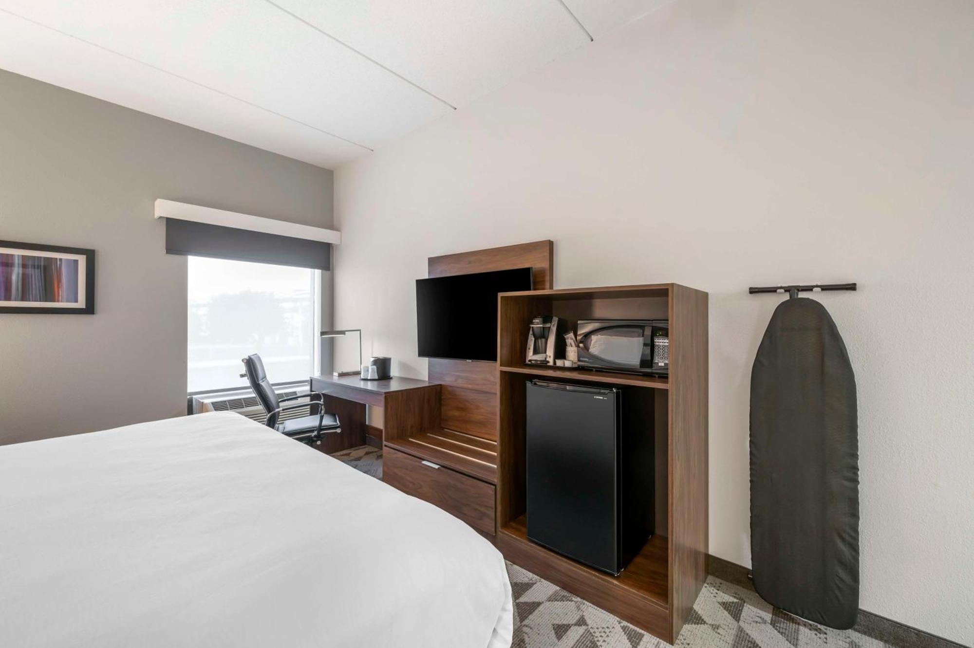 Best Western Plus ハリソンバーグ エクステリア 写真